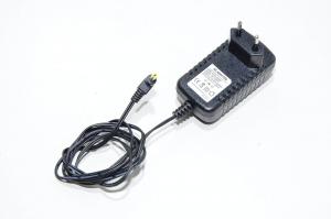 5VDC 1,5A 7,5W output, 100-240VAC input SD-1505015 switching mode power supply, 4x1.7mm DC plug
