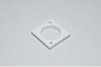 3D tulostettu 5mm paneeliasennettavan XLR liittimen korokepala 3mm kiinnitysreijillä, valkoinen PLA