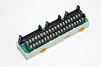 Omron XW2B-40G5 riviliittimen muunnosyksikkö