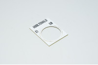 Legend plate, white yellow, 30x40mm square, for 22mm switches / indicator lights "HUOLTOVALO EI ON"