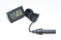 Black panel mounted 2x LR44 battery operated temperature and humidity meter -50..+70°C, 10-99% RH *new*