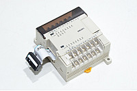 Omron Sysmac mini CPM1A-20EDR1-D ohjelmoitava ohain, CPU yksikkö *alempi suojakansi puuttuu*