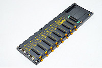 Omron C200H-BC081-V2 CPU pohjayksikkö (Taustalevy jossa 1x CPU + 8x yksikönpaikkaa)