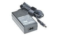15VDC 4A 60W ulostulo, 100-240VAC sisääntulo Toshiba PA3260U-1ACA hakkurivirtalähde, 6,5x3mm DC plugi
