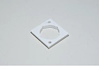 3D tulostettu 5mm paneeliasennettavan XLR liittimen korokepala 3mm kiinnitysreijillä, valkoinen PLA