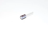22µF 100VDC 105°C >1000h 40/105 Nichicon UPR2A220MPH1TA alumiinielektrolyyttikondensaattori, 3,5/5mm johtimilla *uusi*