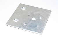 Alumiininen kytkinpaneeli 107x110x5mm jossa 1x 10,7mm, 2x M8, 2x M6 2x upotetut 7,5mm reiät