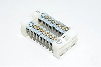 Ensto KNA4.108 2x1x16mm2 ja 2x7x6mm² riviliitin (potentiaalintasauskisko) jossa PE + N liitynnät