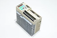 Omron Omnuc FND-X12H paikantava AC servomoottoriohjain, sisääntulo 200-240VAC ulostulo 3~ 0-200VAC 0-100Hz 4.8A