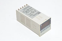 Omron E5CS-Q1KJX-522 digital temperature controller, PT100, 1x relay output, 1x alarm output, 24V *new*
