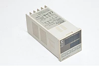 Omron E5CW-R1P digital temperature controller, PT100, 1x relay output, 1x alarm output, 24V