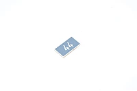 Merkkikilpi, harmaa, 20x11mm suorakulmainen, "44"