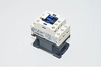 Schneider Electric Telemecanique TeSys CAD50P7 10A / 690VAC 230VAC 5x NO ohjaus kontaktori