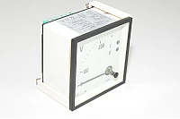 Analoginen jännitemittari Zurc CEC96 0-250V mustavalkoisella asteikolla