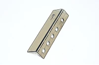 Muovinen L-mallinen asennuskiinnike 148x29x36mm jossa 5x 9.5mm, 1x 8mm reiät