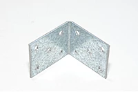 50x50x40x2mm teräksinen kulmarauta jossa 10x 5mm reikiä