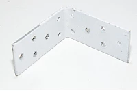 80x80x40x3mm teräksinen kulmarauta jossa 12x 5mm reikiä ja valkoista väriä