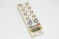 Omron DRT1-ID08CL-1 vesitiivis DeviceNet transistori I/O terminaali jossa 8x syöttävää transistörilähtöä 24VDC 50mA ja 8x maadoittavaa 24VDC sisääntulolla