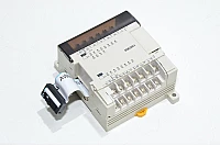Omron Sysmac mini CPM1A-20EDR1-D ohjelmoitava ohain, CPU yksikkö *alempi suojakansi puuttuu*