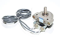Festo DSR-16-180-P 11910 puoliksi pyörivä kääntölaite jossa kiilaura akseli + antureiden asennusrauta + 2x Omron E2EG-X1R5C1 NPN anturia