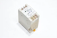Omron S82K-01505 SMPS virtalähde yksikkö, sisääntulo 100-240VAC ulostulo 5VDC 2.5A 15W