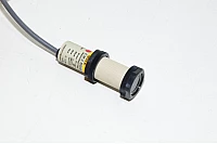 Omron E3F2-DS10C4-N lieriömäinen valokennoanturi, 10...30VDC, 25mA, NPN, dark/light, M18