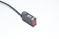 Omron E3S-AT31-D vaakamallin valokennoanturi (vastaanotin) sisäänrakennetulla vahvistimella, 10-30VDC, 100mA PNP *uusi*