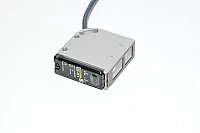 Omron E3S-CL1 distance-settable photoelectric sensor, 10-30VDC, 100mA, PNP/NPN *new*