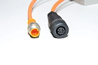 Anturikaapeli IFM E70032 jossa valettu muovinen suora A-koodattu suojaamaton 4-pin uros M12 + Binder 713-sarja 99-0430-10-04 4pin naaras M12 anturiliittimet