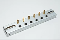 Alumiininen liitinpaneeli jossa 1x 25pin naaras D-, 1x 37pin uros D-, 6x 5pin 240° kierteellinen DIN- ja 6x Festo KD-M5 pikaliitin