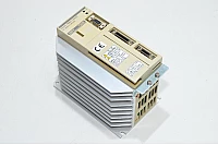 Omron Omnuc R88D-UA20V AC servomoottoriohjain, sisääntulo 200-230VAC ulostulo 1~ 0-200VAC 3,6A 750W