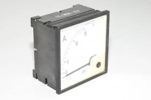 Analoginen amppeerimittari Deif 15/30A -94 0-75A näytöllä