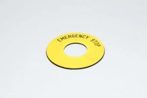 Merkkikilpi, keltainen, 60mm pyöreä, 22mm kytkimelle / merkkilampuille "EMERGENCY STOP"