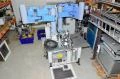 Sankyo Sklam SR8447 ja SR8837 Scara tyyppiset robotit + 2x SC3000 + teräs pöytä + Siemens Simatic PC + Tarra aplikaattori