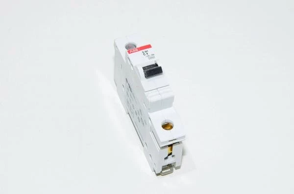 4A 1-vaihe C-tyypin automaattisulake / johdonsuojakatkaisija ABB S261 C4 230VAC / 400VAC