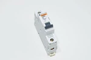 6A 1-vaihe C-tyypin automaattisulake / johdonsuojakatkaisija Merlin Gerin multi9 C60H C6 230VAC / 400VAC