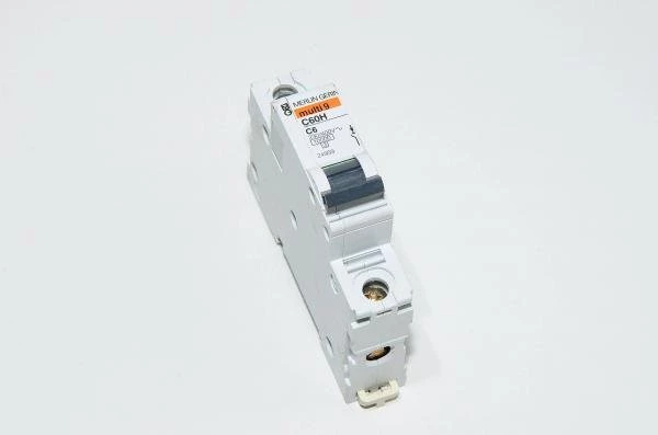 6A 1-vaihe C-tyypin automaattisulake / johdonsuojakatkaisija Merlin Gerin multi9 C60H C6 230VAC / 400VAC