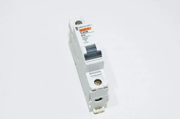 10A 1-Vaihe D-tyypin automaattisulake / johdonsuojakatkaisija Merlin Gerin multi9 C60N D10 230VAC / 400VAC