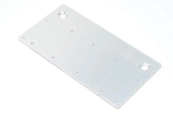 Alumiininen kytkinpaneeli 117x225x4mm jossa 2x upotettua 10mm ja 12x M5 reiät