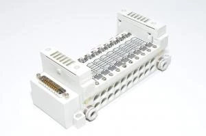 SMC VV5Q11-10FU0-S-Q F-kit D-sub top, sisäiset äänenvaimentimet, 10x venttiiliasemapaikkaa, VQ1000 sarjan magneettiventtiiliryhmän runkoyksikkö