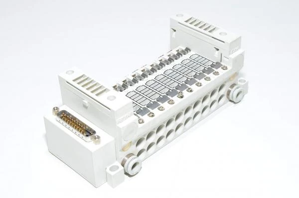 SMC VV5Q11-10FU0-S-Q F-kit D-sub top, internal silencers, 10x valve station slots, VQ1000 series magnetic valve manifold unit