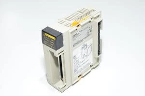 Omron Sysmac CQM1-OD216 32x ulostuloyksikkö 32x syöttävää transistörilähtöä 24VDC 500mA