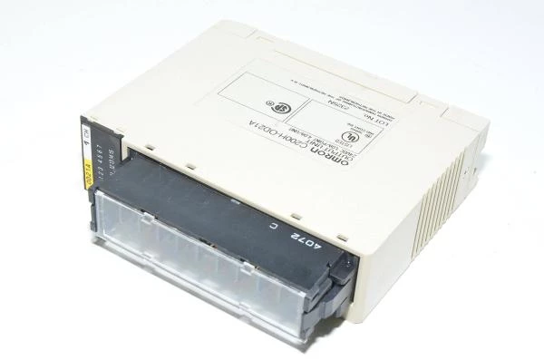 Omron Sysmac C200H-OD21A ulostuloyksikkö jossa 16x syöttävää transistorilähtöä 24VDC 1A