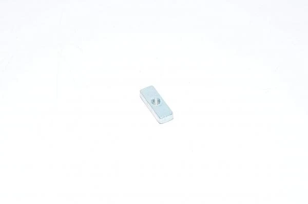 M4 suorakulmainen mutteri T-uraan 20x7x4mm