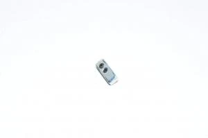 M4 suorakulmainen mutteri T-uraan 20x7x4mm + 2x 5mm M4 pidätinruuvia, kuppikärki