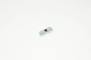 M4 suorakulmainen mutteri T-uraan 20x7x4mm + 1x 5mm M4 pidätinruuvia, kuppikärki