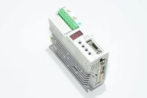 Mitsubishi Melservo MR-C10A-UE AC servomoottoriohjain, sisääntulo 200-230VAC 1,5A ulostulo 3~ 0-170VAC 0.85A 0-360Hz 100W