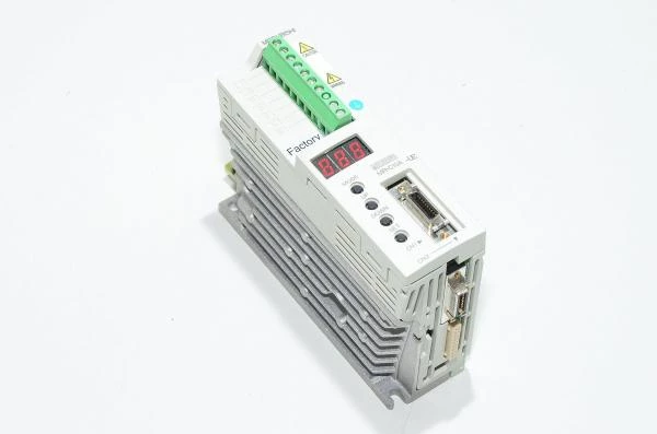 Mitsubishi Melservo MR-C10A-UE AC servomoottoriohjain, sisääntulo 200-230VAC 1,5A ulostulo 3~ 0-170VAC 0.85A 0-360Hz 100W