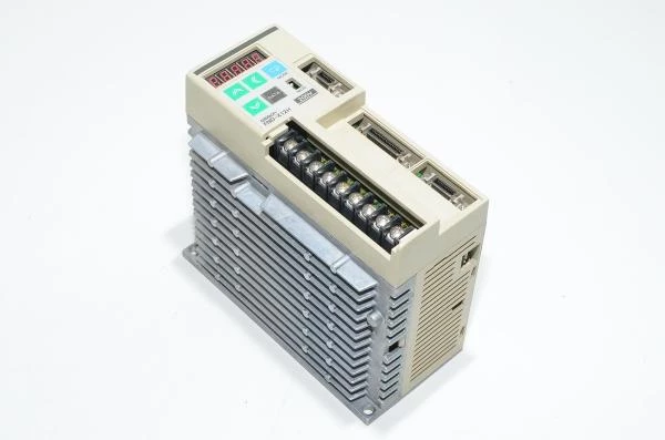 Omron Omnuc FND-X12H paikantava AC servomoottoriohjain, sisääntulo 200-240VAC ulostulo 3~ 0-200VAC 0-100Hz 4.8A