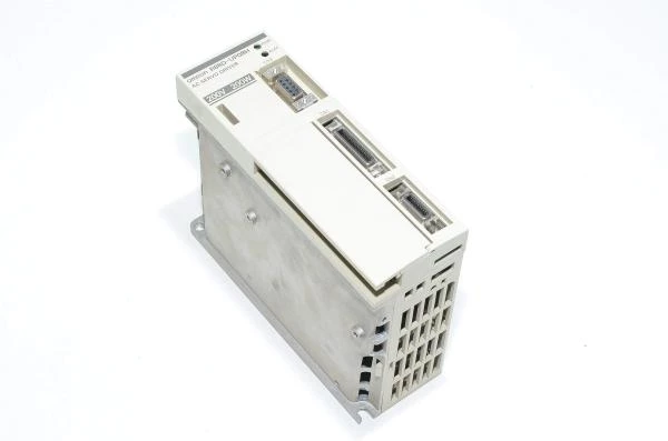 Omron Omnuc R88D-UP08H AC servo mootor driver with positioning, input 200-230VAC output 3~ 0-200VAC 2,8A 200W